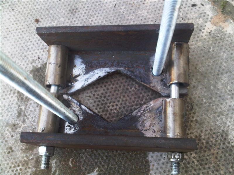Bedford Rascal bearing puller close up